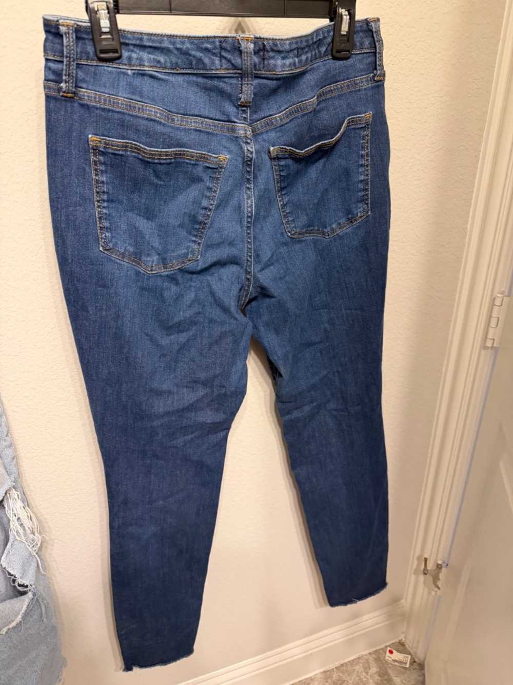 Universal Thread Women’s Blue Jeans Size 12 L - Picture 3 of 3
